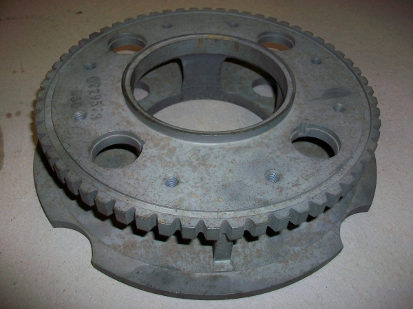 6779573
